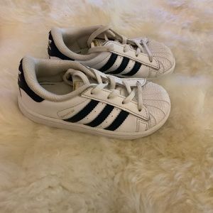 Superstar “Shelltoe” Adidas